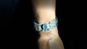 Silver Bold Chain link bracelet with open closure